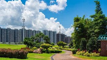 彭福公园为城门河一带的居民提供开阔怡人的视野。